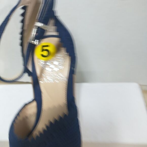 Vince Camuto Dovina Heels Woman's SZ 5M Blue . Condition is Pre-owned - Picture 2 of 12